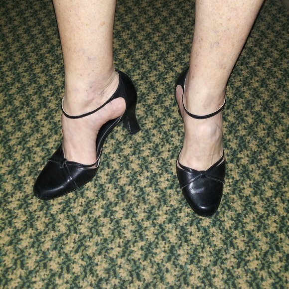 Heels - Picture 1 of 4